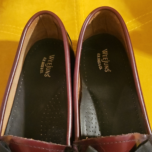 Women's Weejuns G.H. Bass Burgundy Leather Slip-On Loafers with Black Bow Accent - Picture 4 of 8